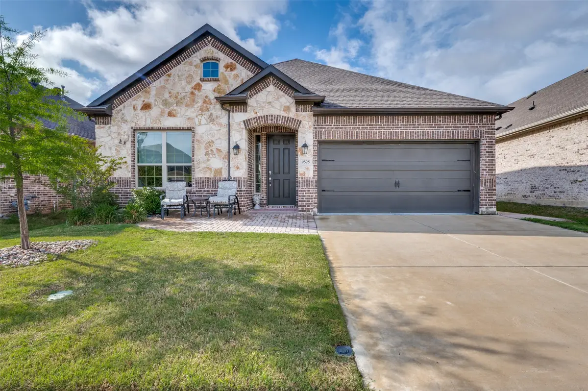 9525 Blue Stem Lane, Little Elm, TX 75068 - Image #1