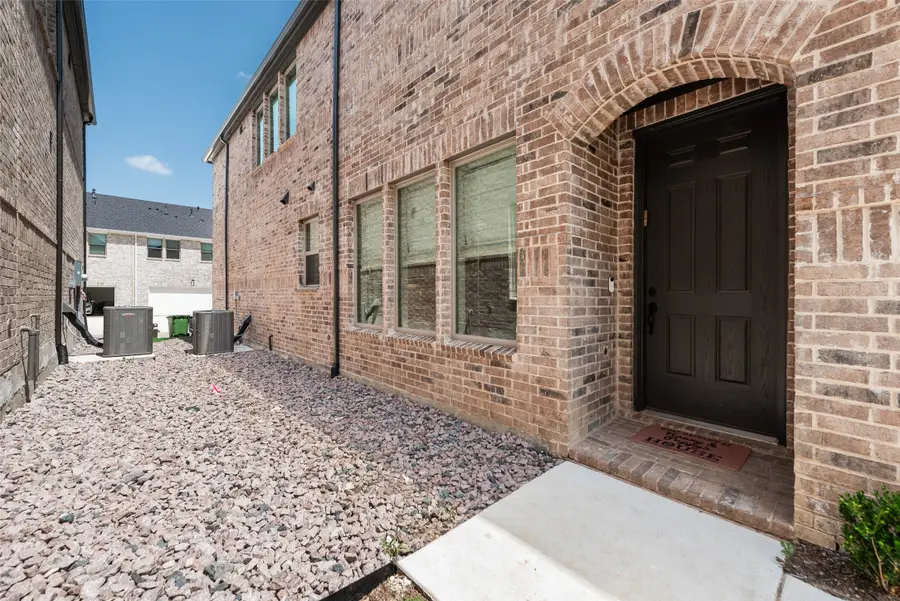 424 Parkside Drive, Argyle, TX 76226 - Image #3