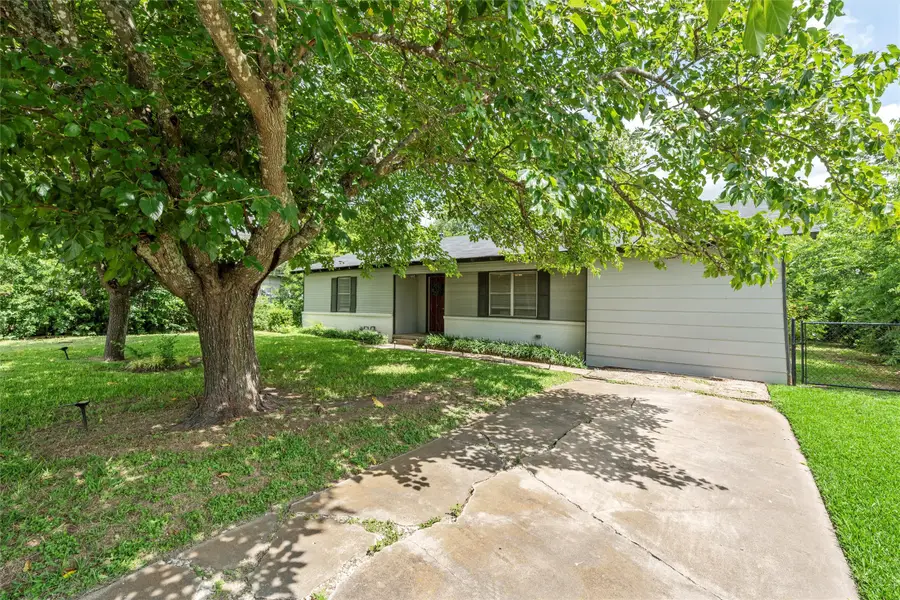 607 E Pine Street, West, TX 76691 - #2