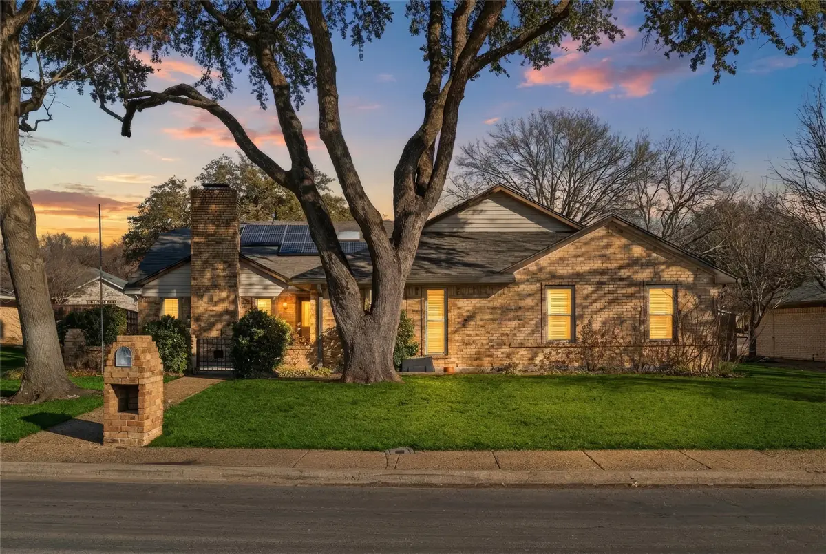322 N Greenstone Lane, Duncanville, TX 75116 - Image #1