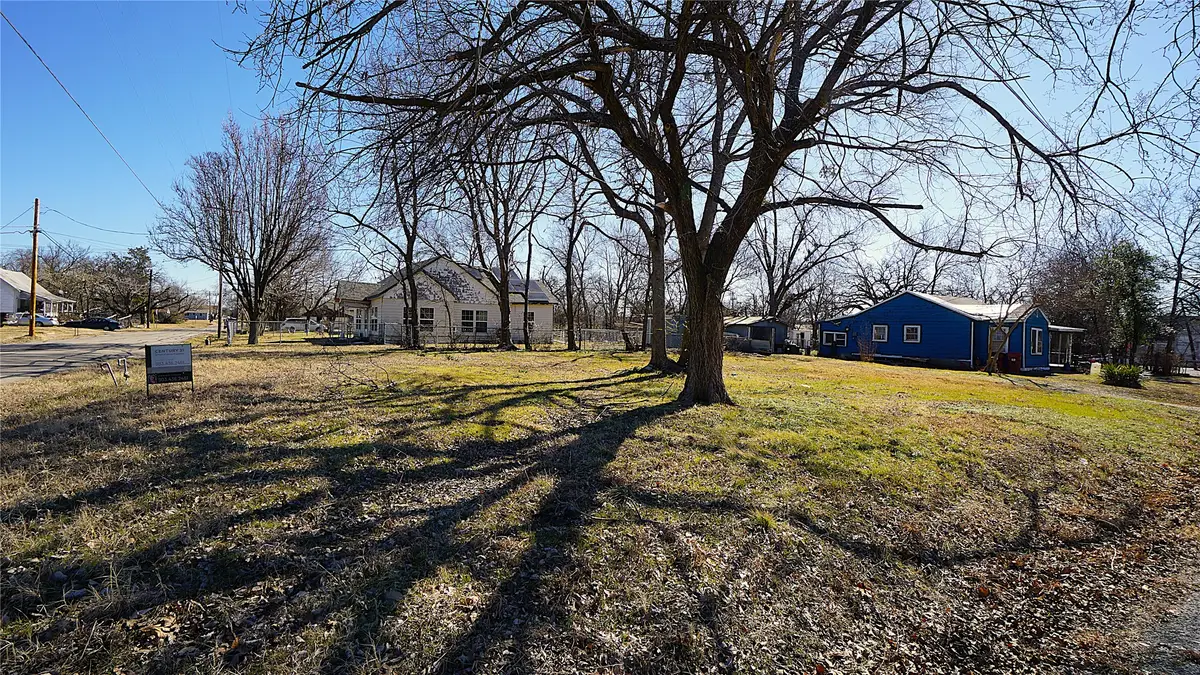 410 E 6th Street, Bonham, TX 75418 - #1