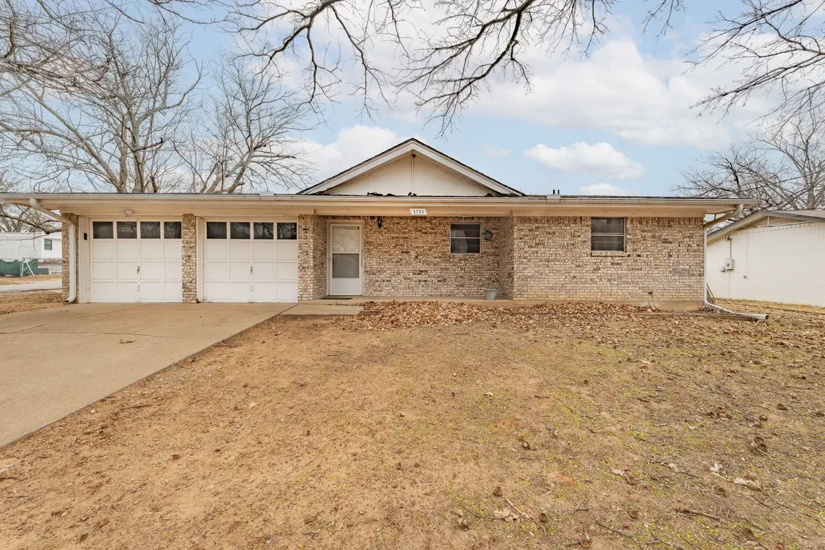 1211 W Cage Street, Stephenville, TX 76401 - Image #1