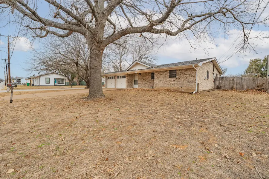 1211 W Cage Street, Stephenville, TX 76401 - Image #2