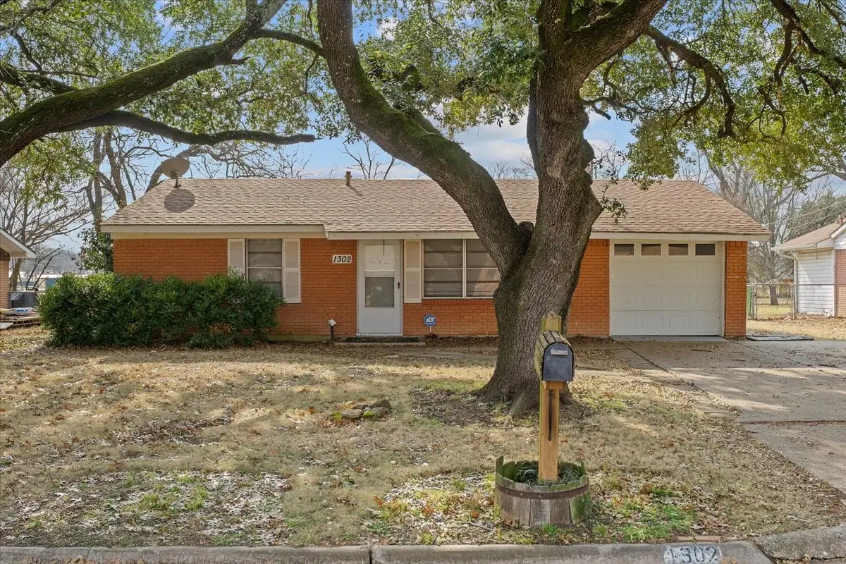 1302 Ann Arbor Drive, Corsicana, TX 75110 - Image #1