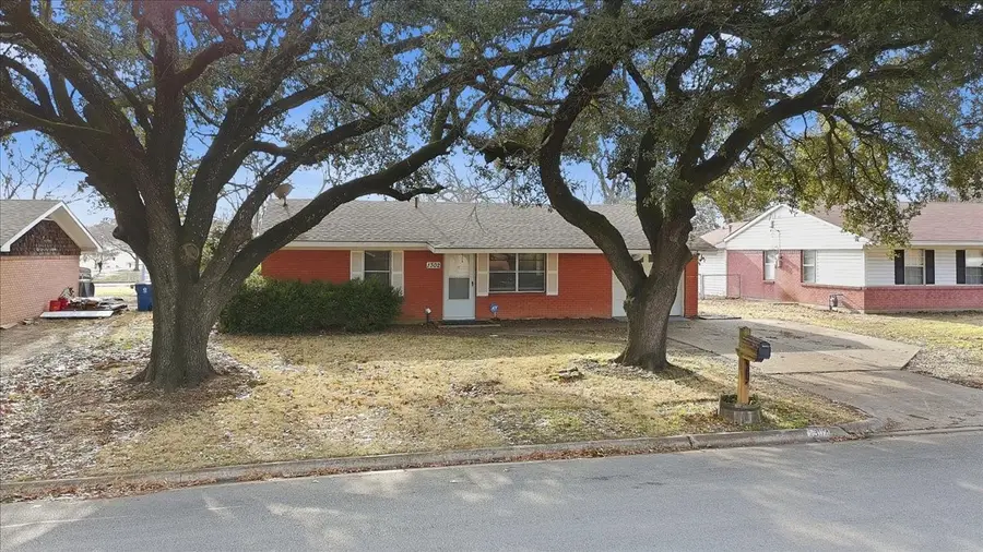 1302 Ann Arbor Drive, Corsicana, TX 75110 - Image #3