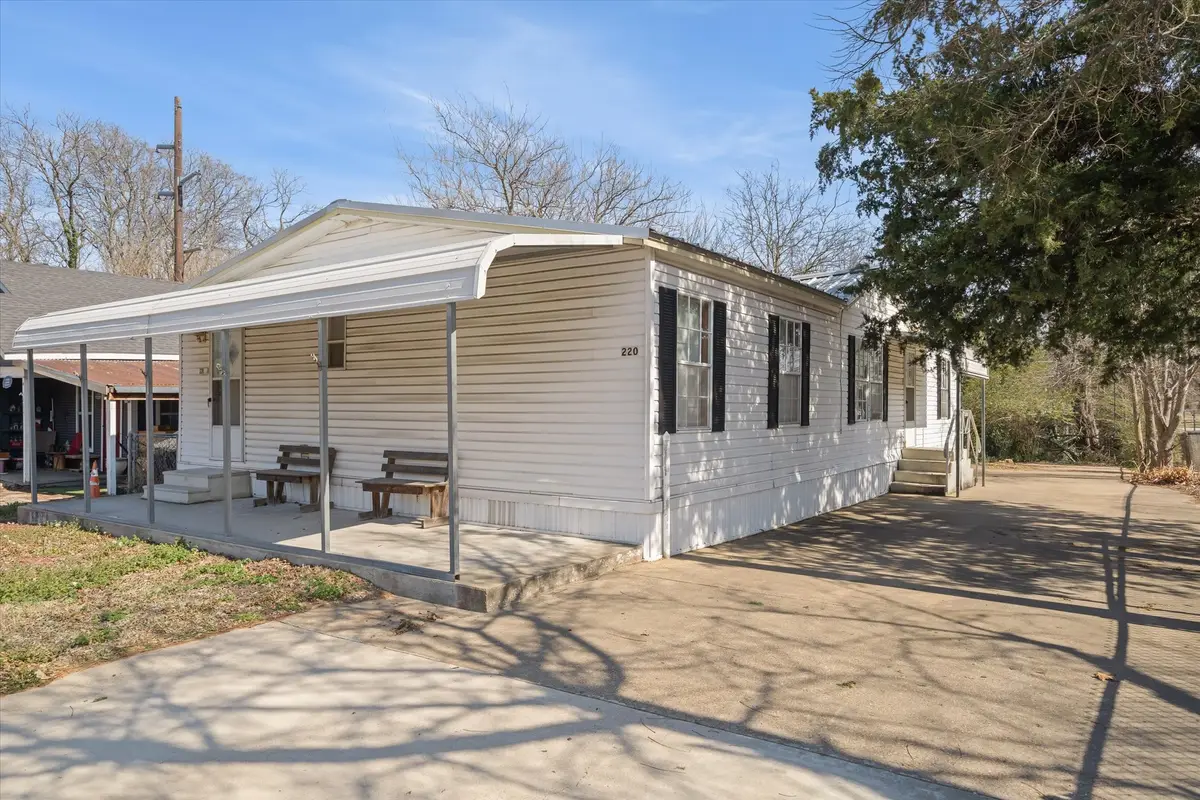 220 N Houston Street, Edgewood, TX 75117 - Image #1