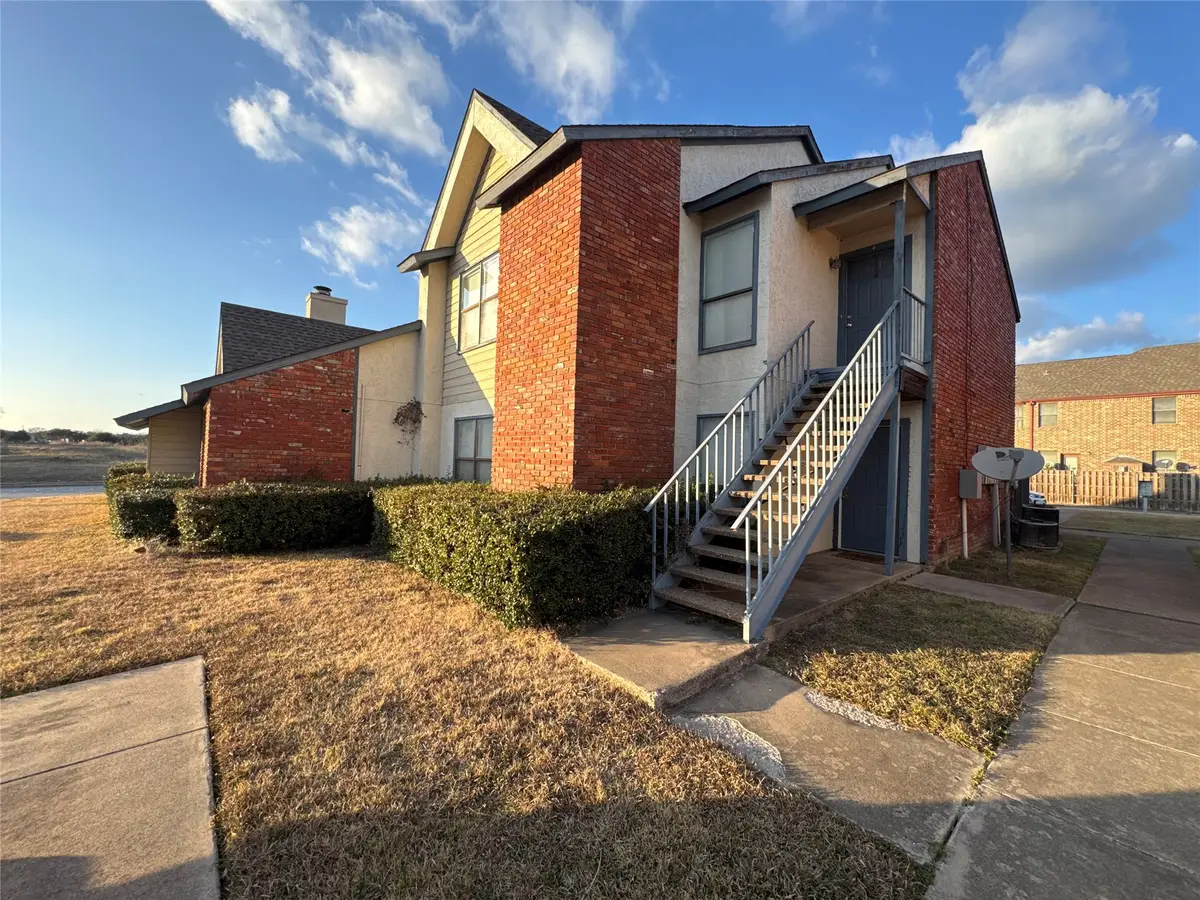 7401 Bogart Drive, North Richland Hills, TX 76180 - Image #1