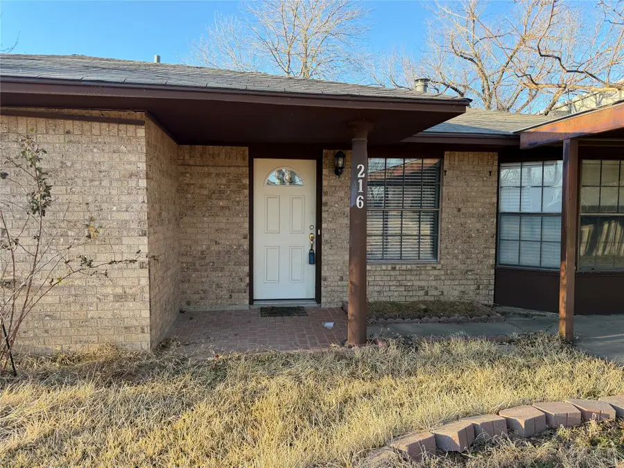 216 W Marshall Street, Palmer, TX 75152 - #2