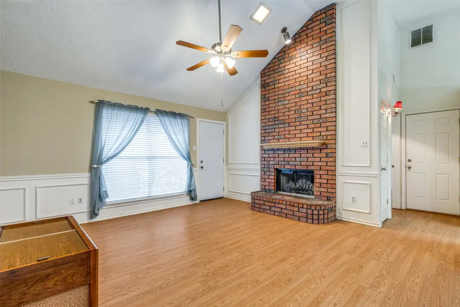 1527 Ranchview Lane, Carrollton, TX 75007 - Image #3