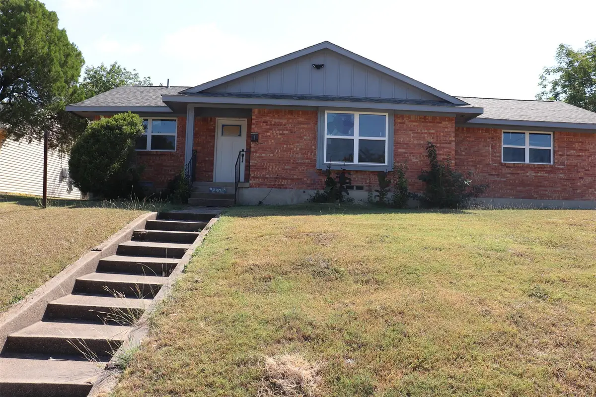 2406 Magna Vista Drive, Dallas, TX 75216 - Image #1