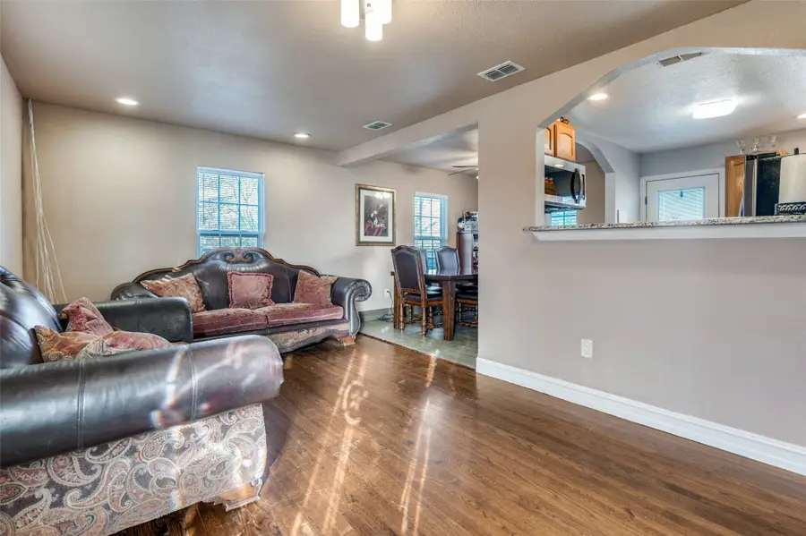 4049 Pampas Street, Dallas, TX 75211 - Image #2