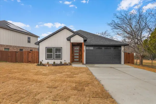 415 Hensley Drive, Grand Prairie, TX 75050