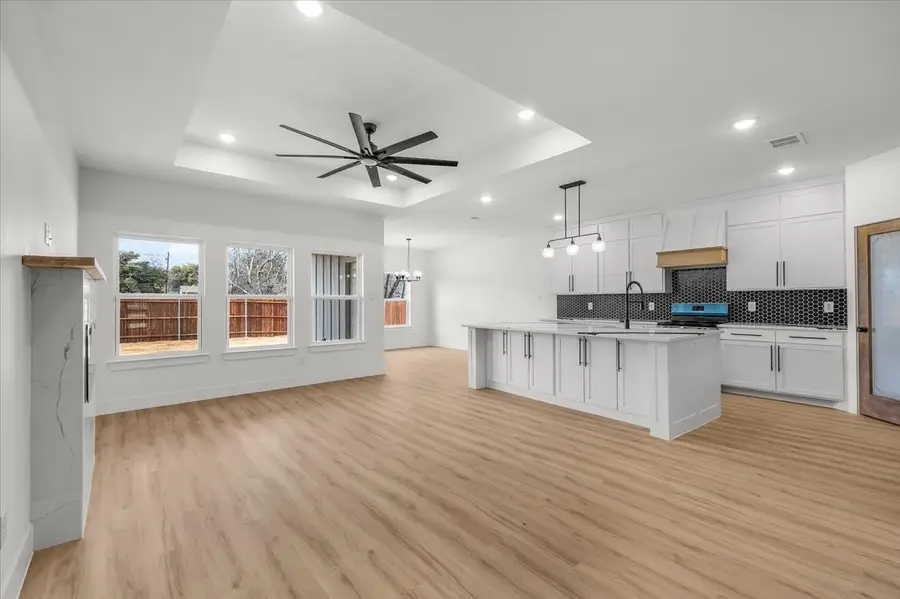 415 Hensley Drive, Grand Prairie, TX 75050 - Image #2