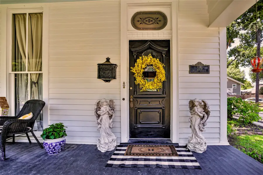 319 S Denton Street, Gainesville, TX 76240 - #2