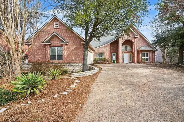 7006 Stone Bluff Court, Granbury, TX 76048