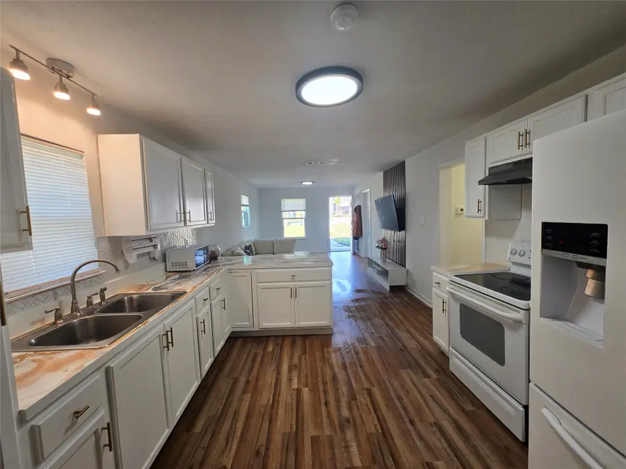 108 W Acheson Street, Denison, TX 75021 - #3