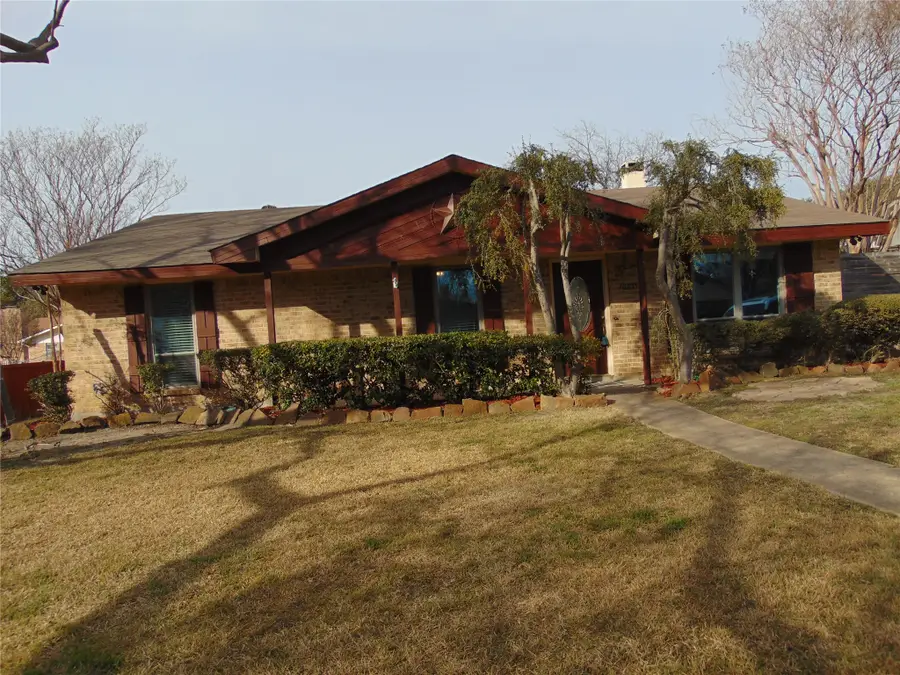 10835 Hayfield Drive, Dallas, TX 75238 - Image #2