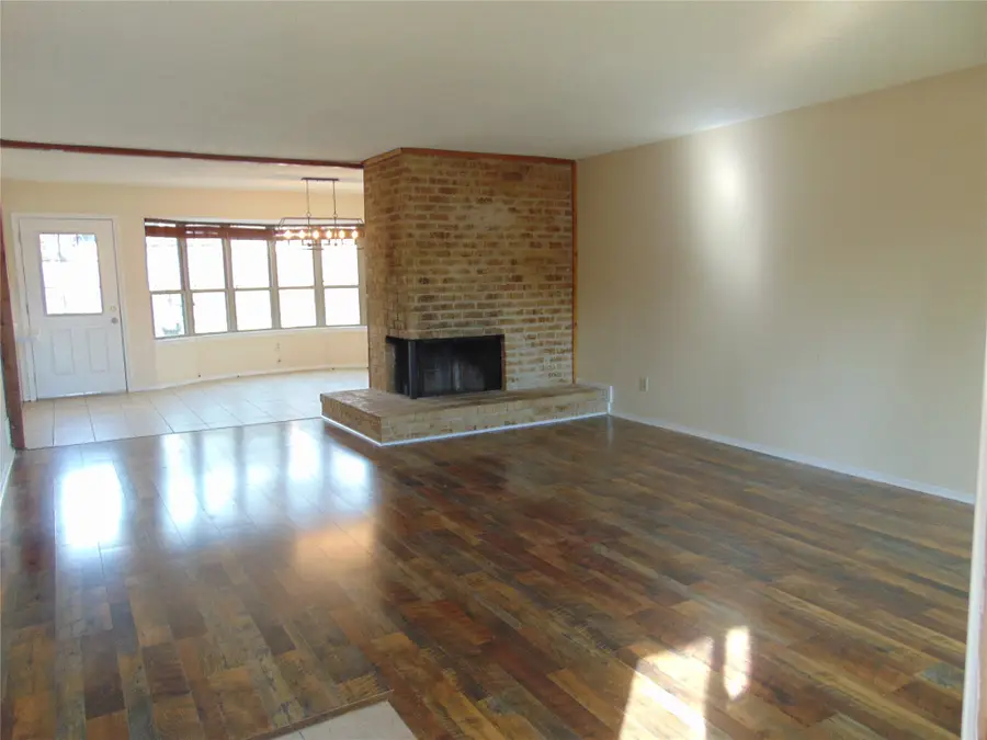 10835 Hayfield Drive, Dallas, TX 75238 - Image #3