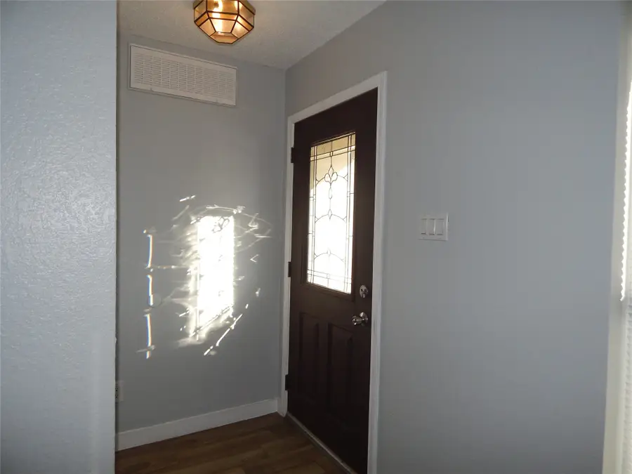 6715 Whiteridge Drive, Dallas, TX 75217 - Image #3