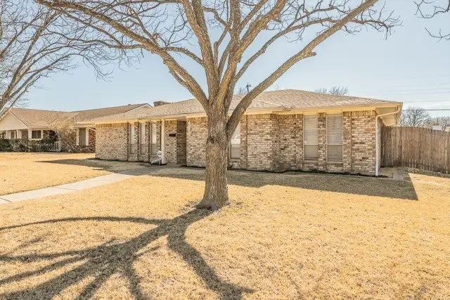 876 Dogwood Trail, Lancaster, TX 75146 - Image #2
