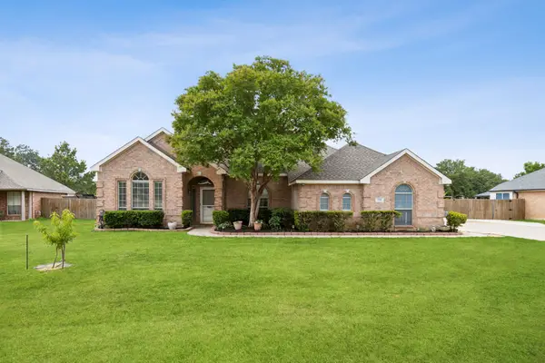 301 Cedar Circle, Shady Shores, TX 76208