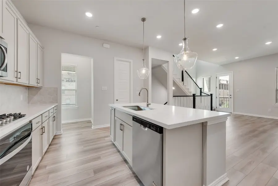 8223 Challenger Lane, Frisco, TX 75034 - Image #2