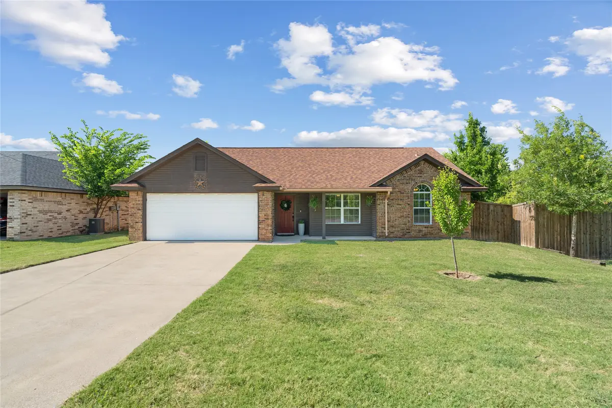 305 E 8th Street, Weatherford, TX 76086 - Image #1