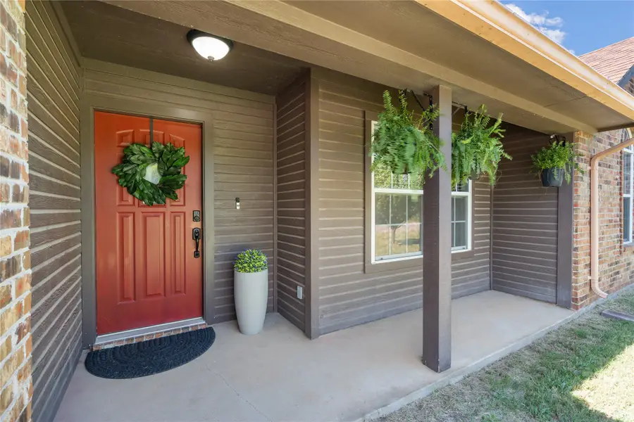 305 E 8th Street, Weatherford, TX 76086 - Image #2