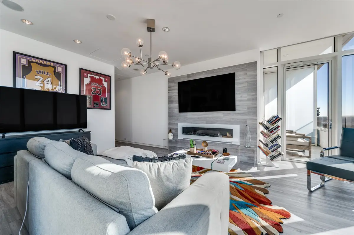 2430 Victory Park Lane #2601, Dallas, TX 75219 - Image #1