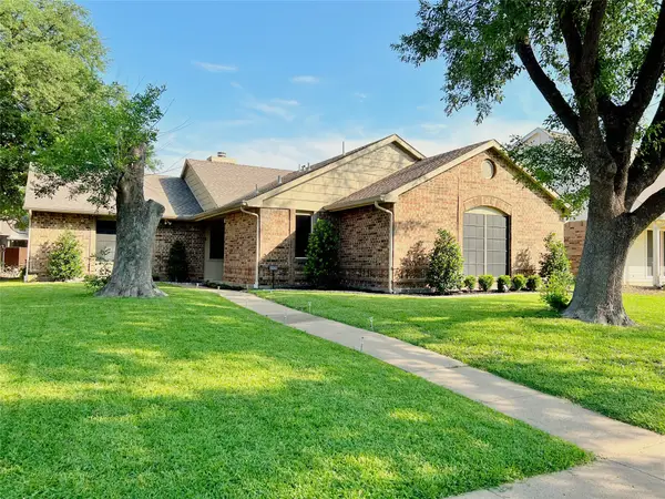 6828 Younger Drive, The Colony, TX 75056