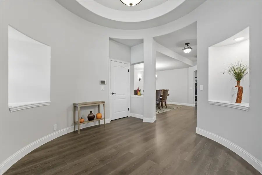 703 Oakcrest Drive, Justin, TX 76247 - Image #3