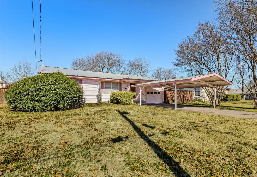 1401 N Rockwall Avenue, Terrell, TX 75160 - #2