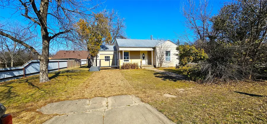 317 E 10th Street, Coleman, TX 76834 - #2