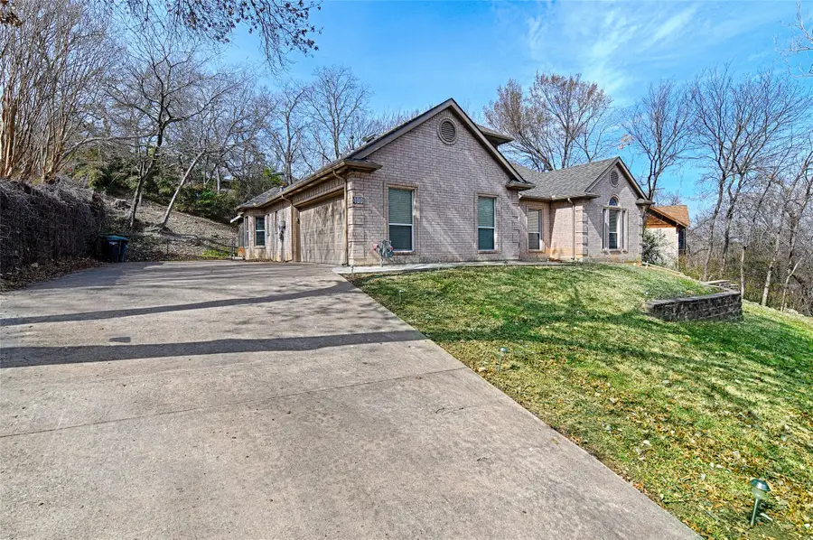 400 Dale Hollow Road, Fort Worth, TX 76103 - #2