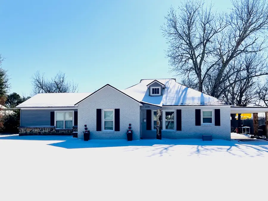 1308 4th Street, Graham, TX 76450 - #2