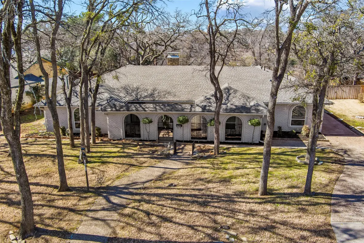 420 Lake Louise Court, Fort Worth, TX 76103 - Image #1