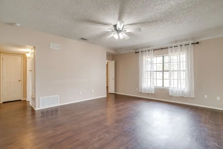 109 Paula Drive, Joshua, TX 76058 - #3