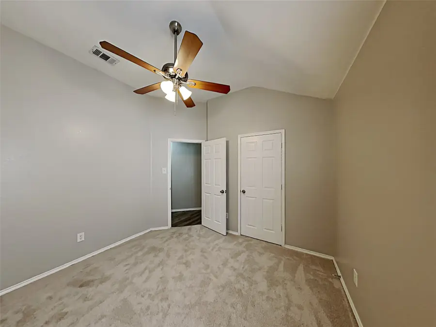 617 Oak Hollow Trail, Saginaw, TX 76179 - Image #3