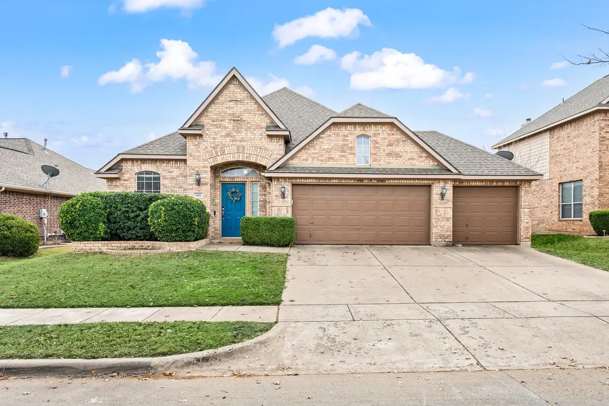 833 Hemlock Trail, Saginaw, TX 76131 - Image #1