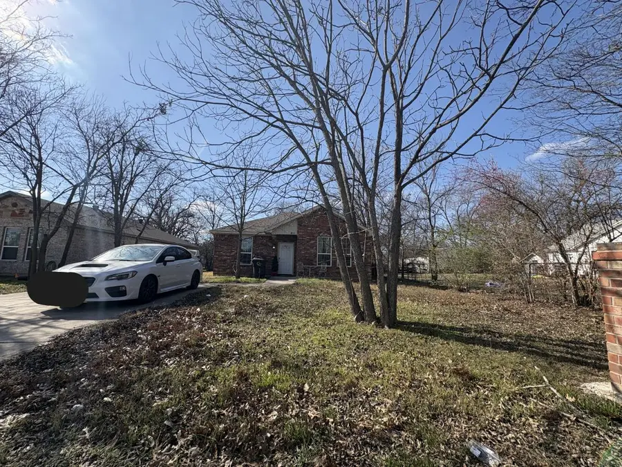 433 Sabine Avenue, Cleburne, TX 76031 - #2