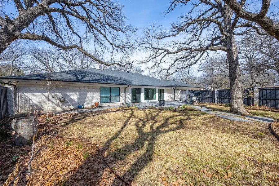 501 N Havenwood Lane, Fort Worth, TX 76112 - Image #2