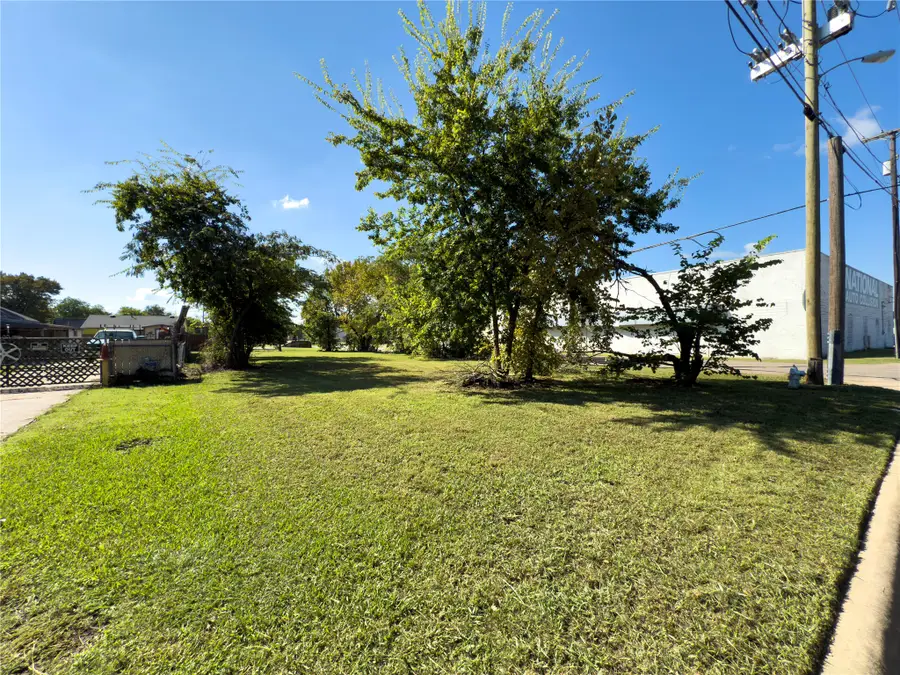 400 E Sycamore Street, Sherman, TX 75090 - #3