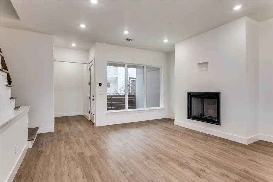 341 College Avenue, Fort Worth, TX 76104 - #3