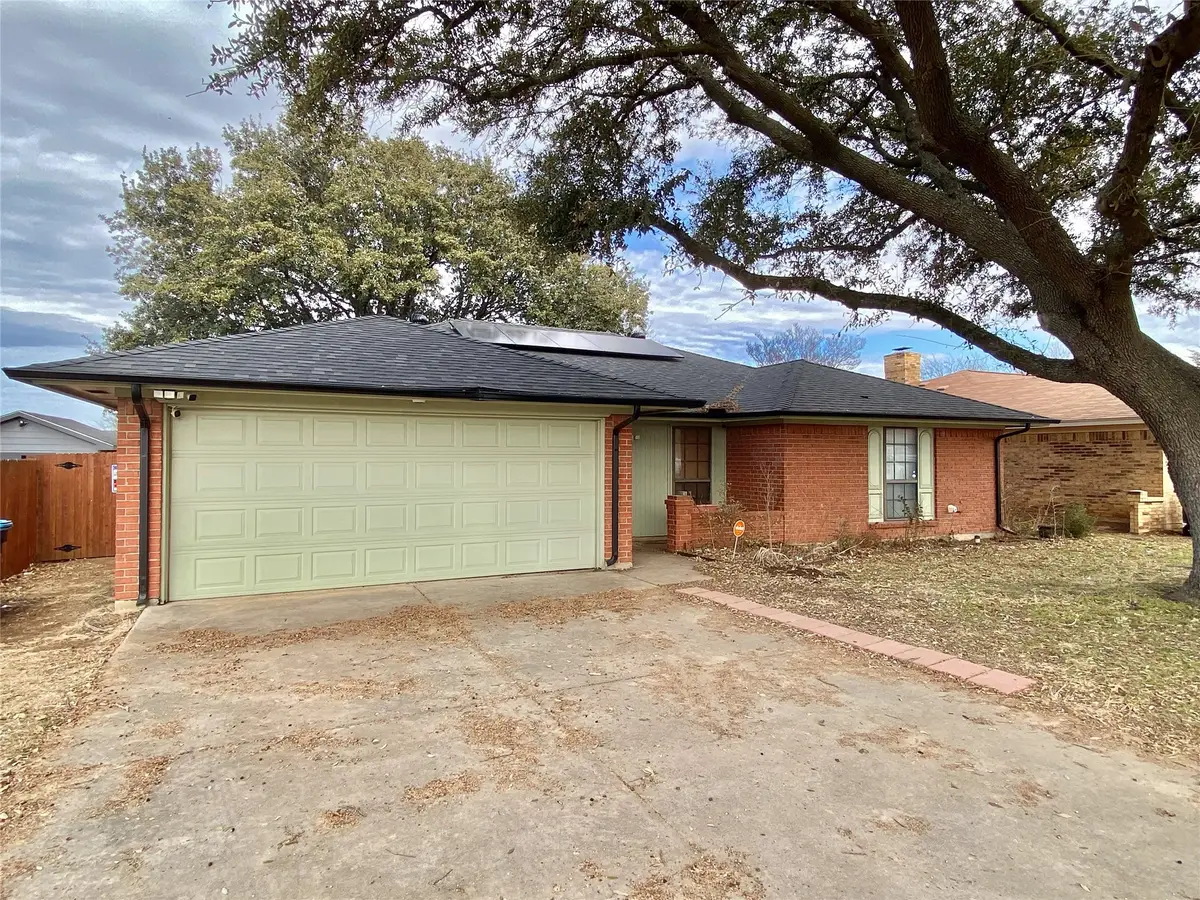 2820 Whitehurst Drive, Fort Worth, TX 76133 - Image #1