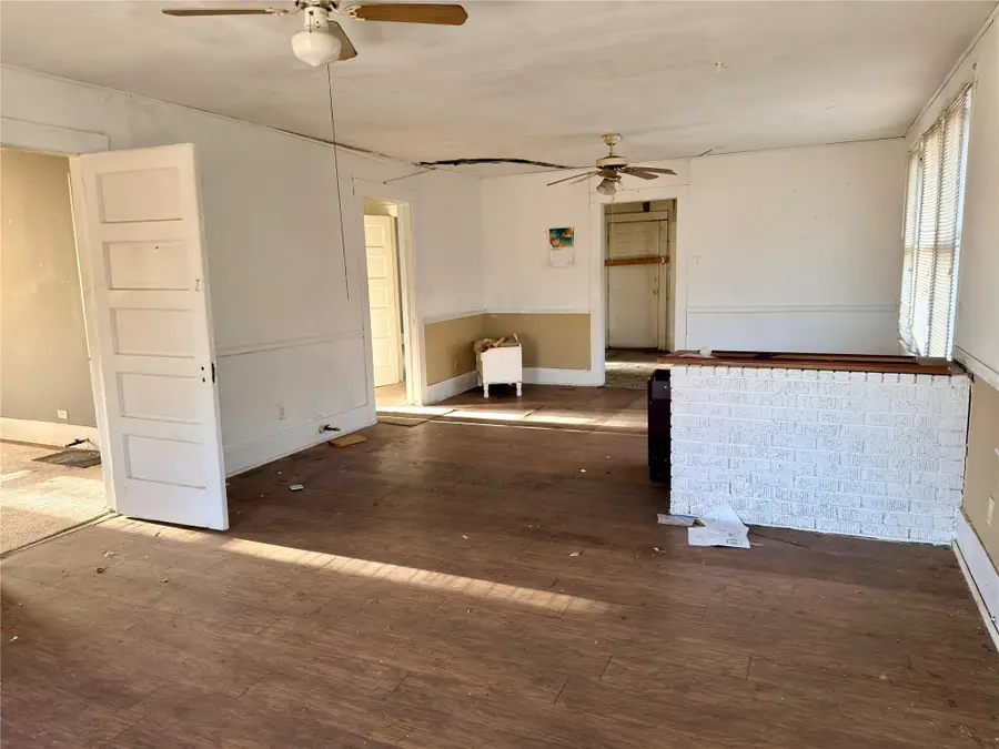 304 E 1st Avenue, Corsicana, TX 75110 - #3