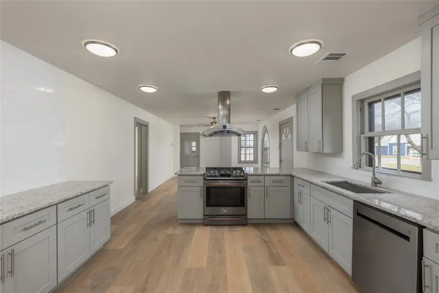 833 W Live Oak Street, Jacksboro, TX 76458 - #2