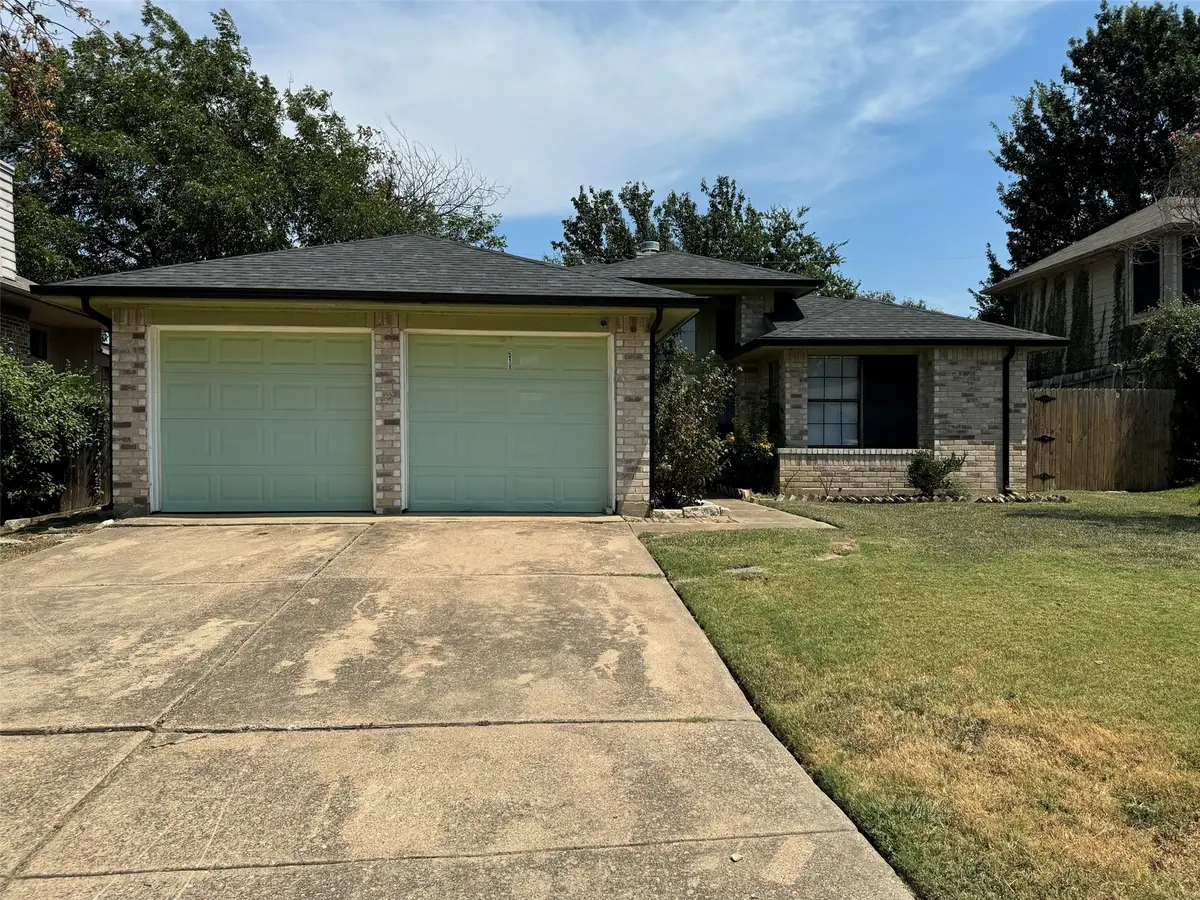 6511 Devine Drive, Arlington, TX 76001 - Image #1
