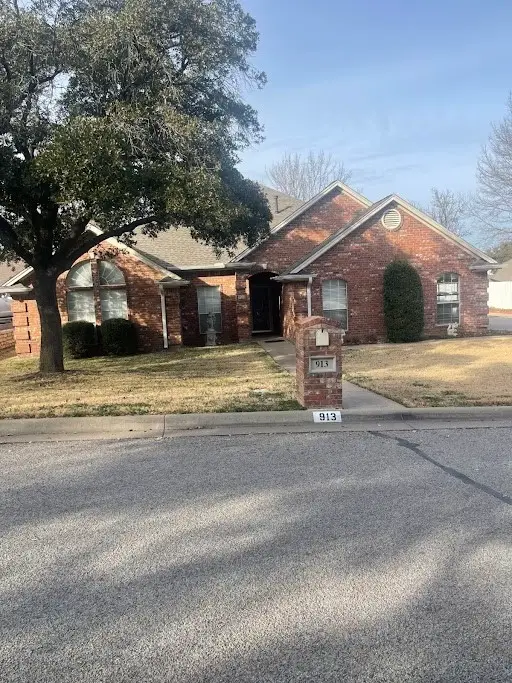 913 Jonathan Court, Weatherford, TX 76086