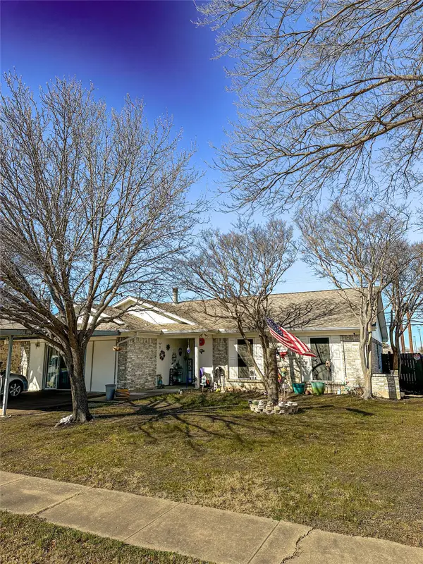 1324 N Creek Drive, Saginaw, TX 76179