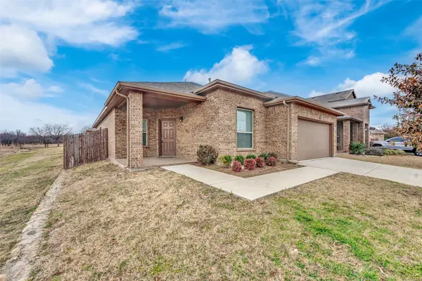 144 Creek Terrace Drive, Saginaw, TX 76131